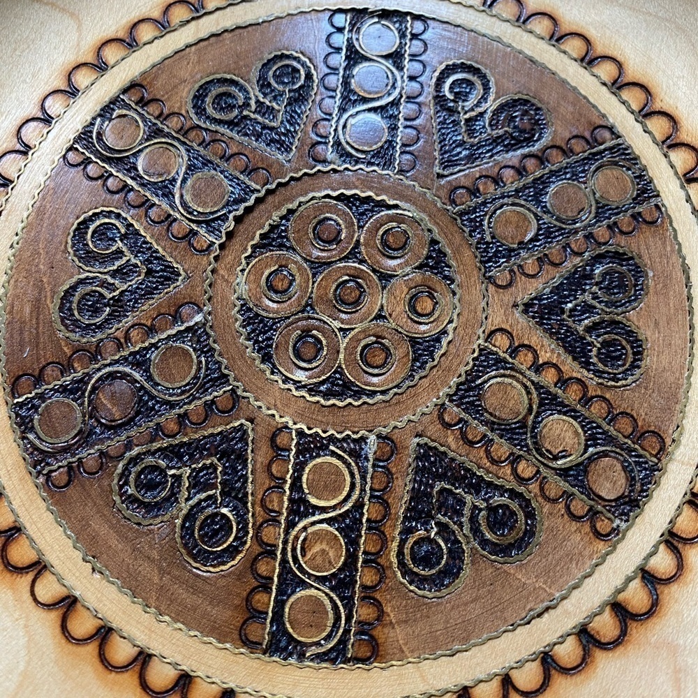 Mountain Hearts Polish Beech Wood Floral Plate Brass Inlay Carved Lightwood - Picture 2 of 5